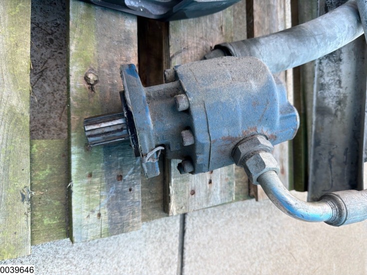 Hyva Tank, pump, hoses, control valve