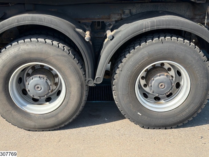 Mercedes Actros 3348