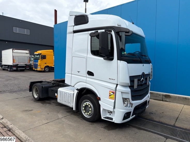 Mercedes Actros 1842