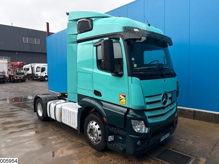 Mercedes Actros 1848