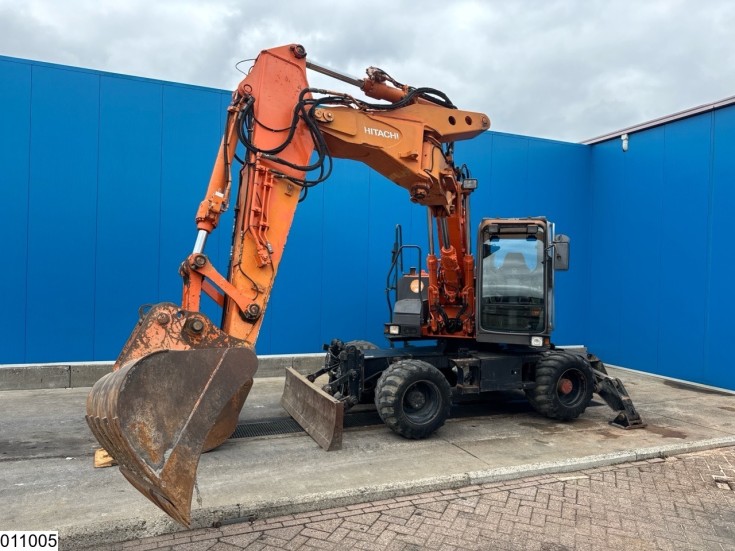 Hitachi ZX 130 W