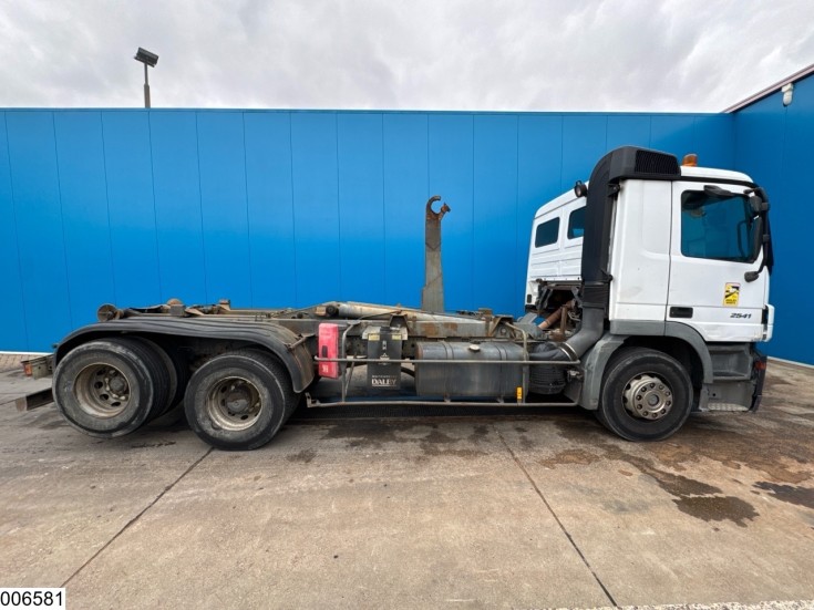Mercedes Actros 2541
