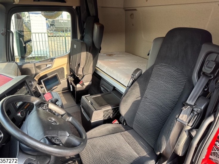 Mercedes Actros 2551