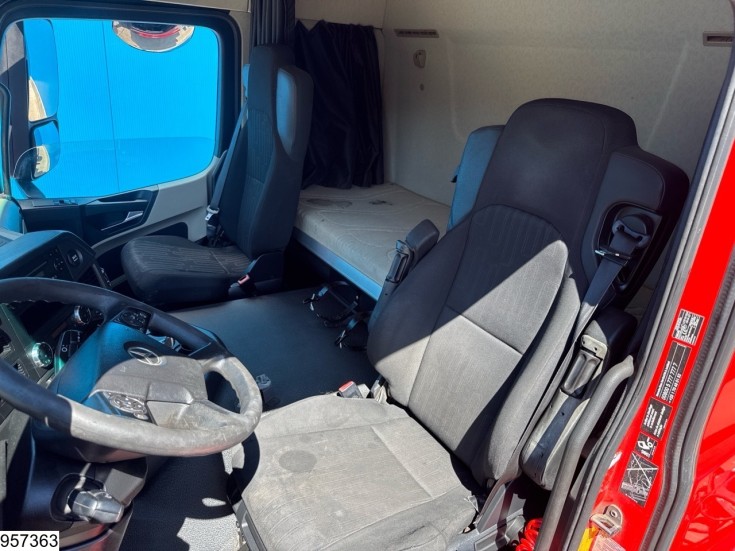 Mercedes Actros 1843