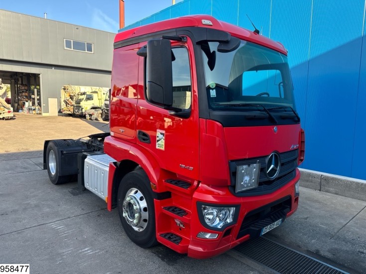 Mercedes Actros 1843