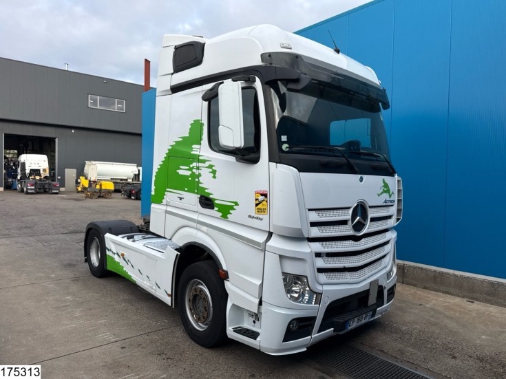 Mercedes Actros 1845