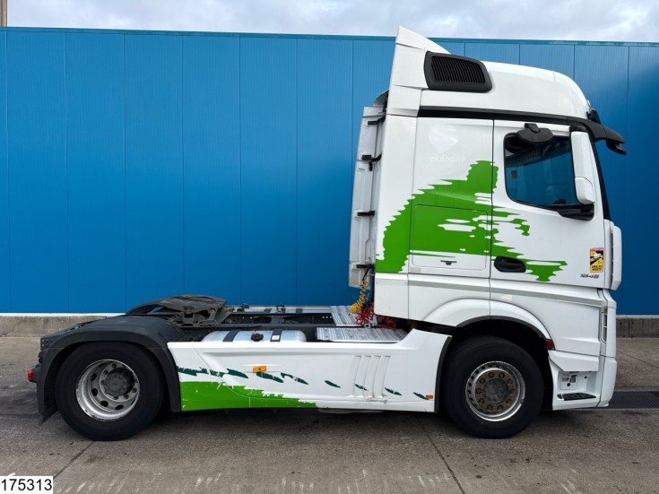 Mercedes Actros 1845