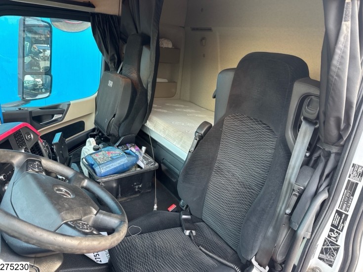 Mercedes Actros 2348