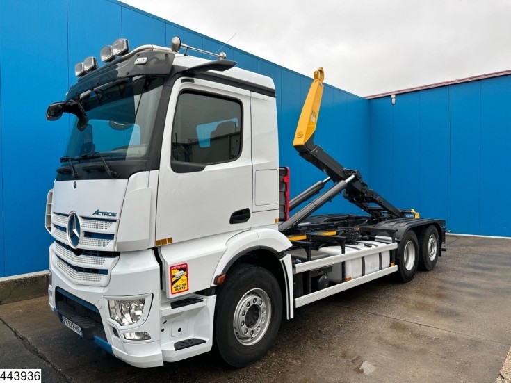 Mercedes Actros 2548