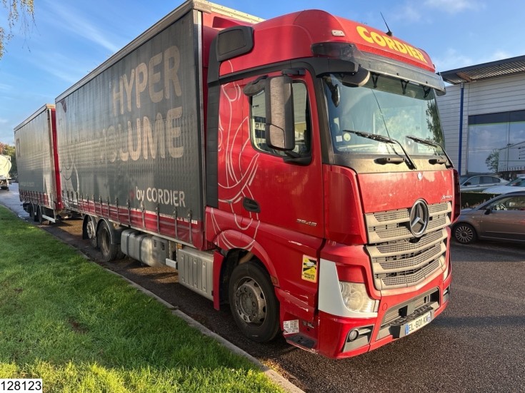 Mercedes Actros 2548