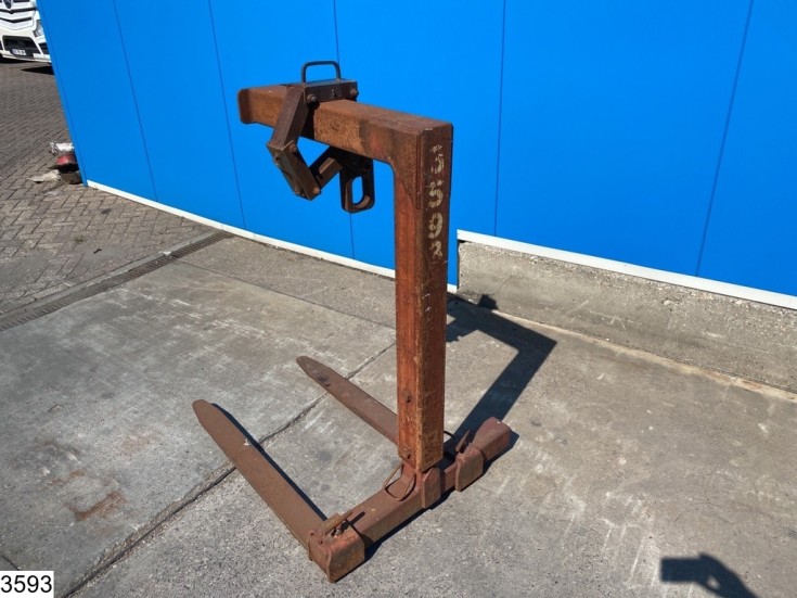 Pallet hook