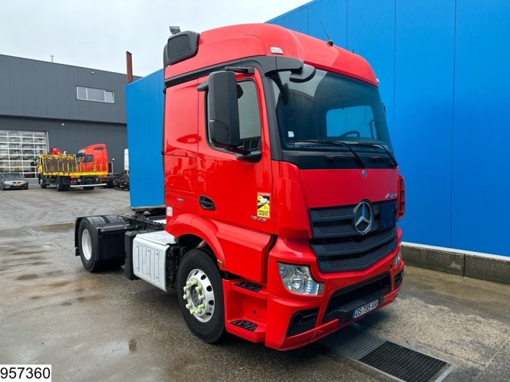 Mercedes Actros 1843