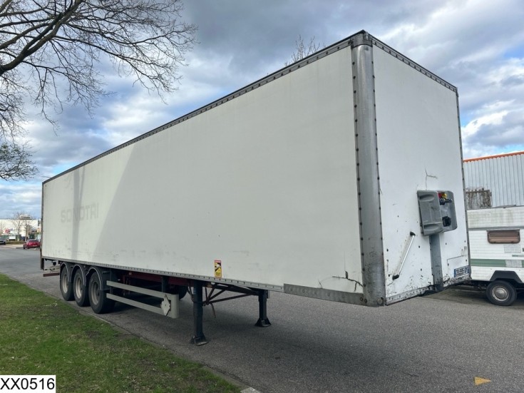 General Trailers gesloten bak