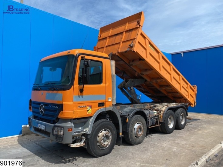 Mercedes Actros 3236