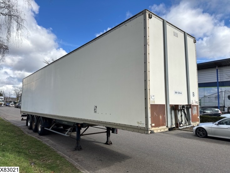 Lecitrailer gesloten bak